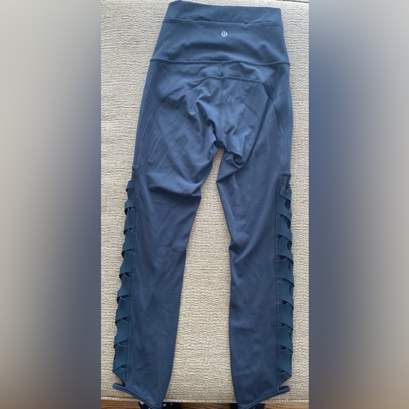 Lululemon wunder under like leggings with side leg detail in size 4 - Picture 3 of 12